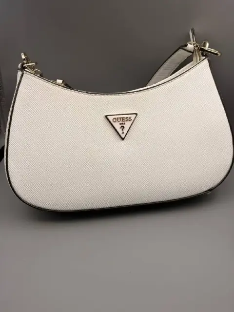 Продается белая сумка Guess через плечо. Оригинал. — Tbilisi — 120 ₾