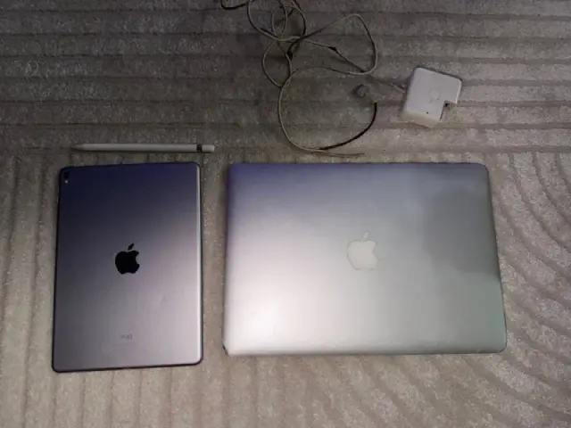 MacBook 2017 air — Batumi — 250 ₾