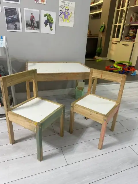 Детский комплект: деревянный стол и два стульчика (IKEA LÄTT) — Батуми — 30 ₾