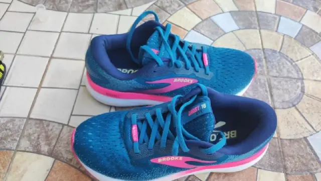 Женские беговые кроссовки Brooks Ghost 16 GTX — Батуми — 120 ₾