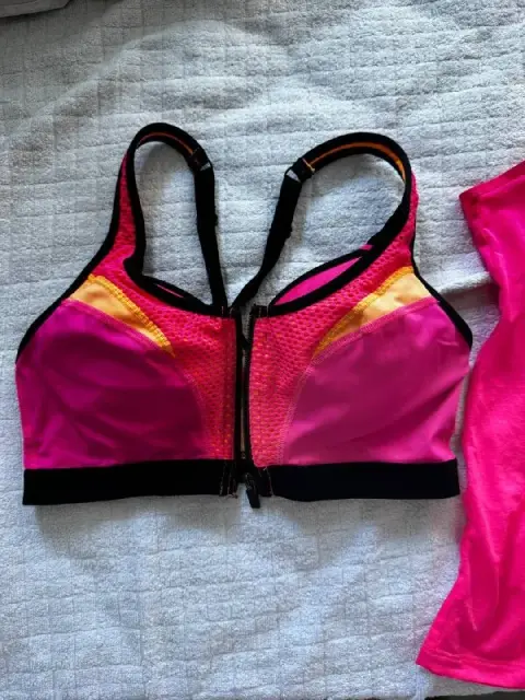 Спортивный Топ (на молнии) и майку Nike — Батуми — 20 ₾
