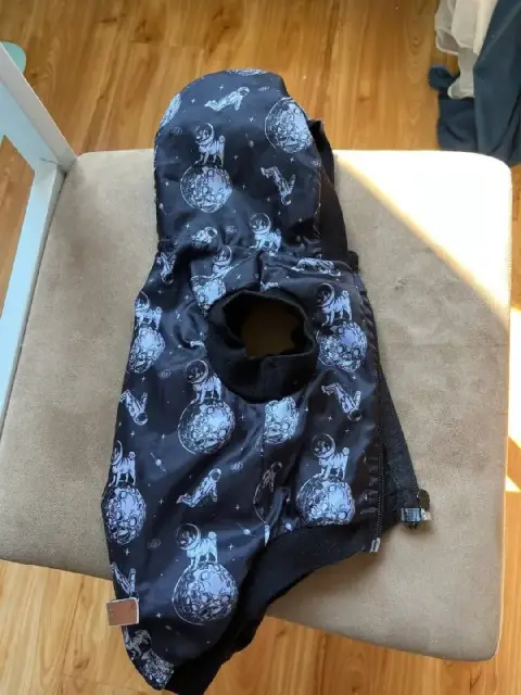Дождевик брендовый, кофточка стильная и 2 свитера — Батуми — 30 ₾