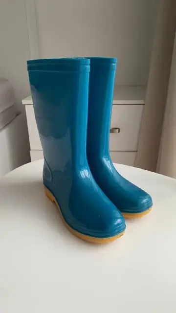 Резиновые сапоги — Батуми — 10 ₾