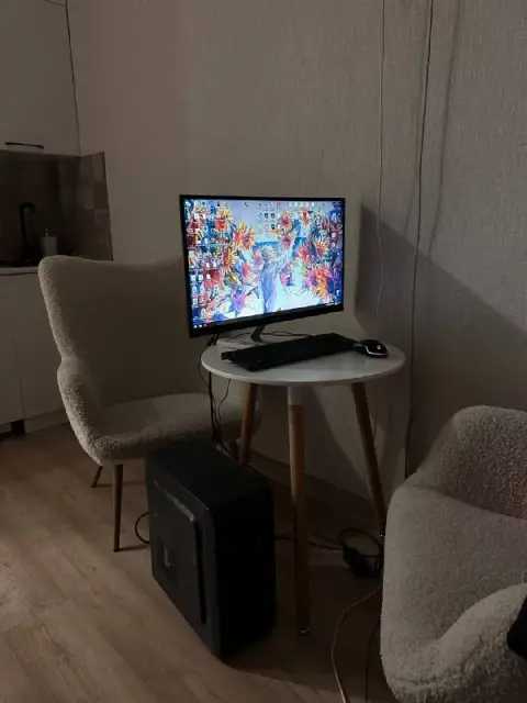Экран и системный блок — Батуми — 350 $