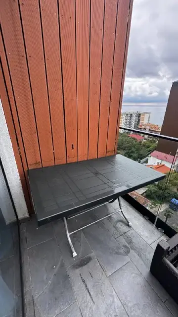 Стол с раскладными стульями и зонт — Батуми — 350 ₾