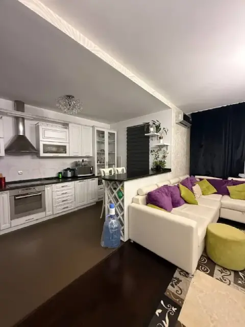 Совместное проживание в квартире — Алматы — 200 000 ₸