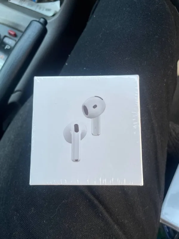 Наушники AirPods 4 с шумоподавлением