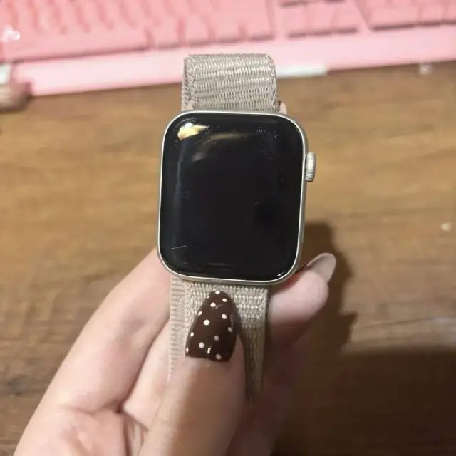 Apple Watch SE GPS 2-го поколения — Батуми — 500 ₾