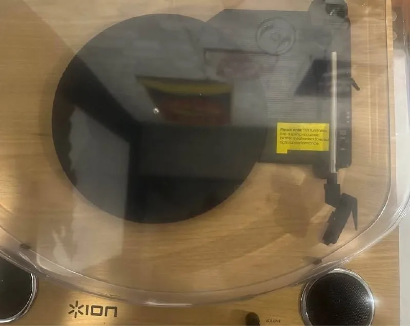 Виниловый проигрыватель начального уровня ION Audio Max Lp