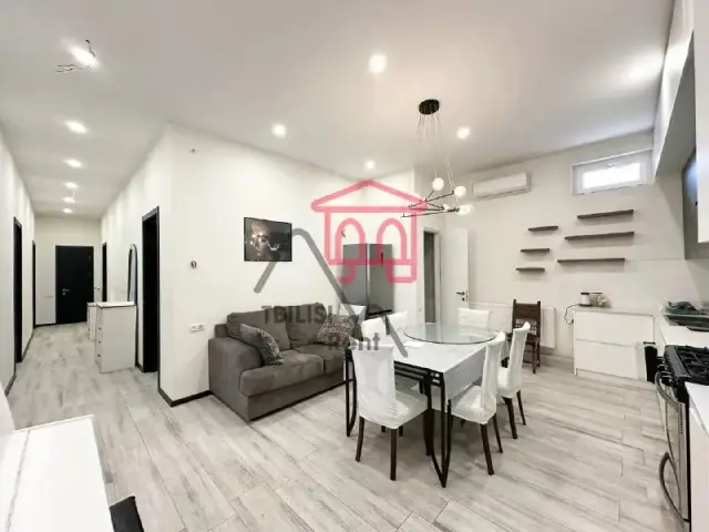 Квартира с 5 спальнями и 6 санузлами — Tbilisi — 1,850 $