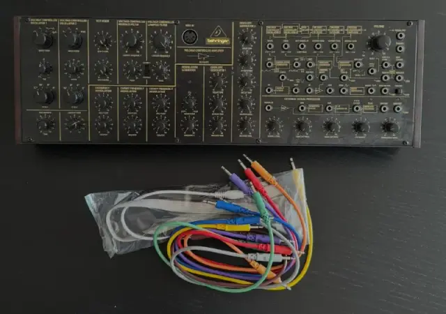 Синт Behringer K-2 с доп. патчами — Батуми — 300 $