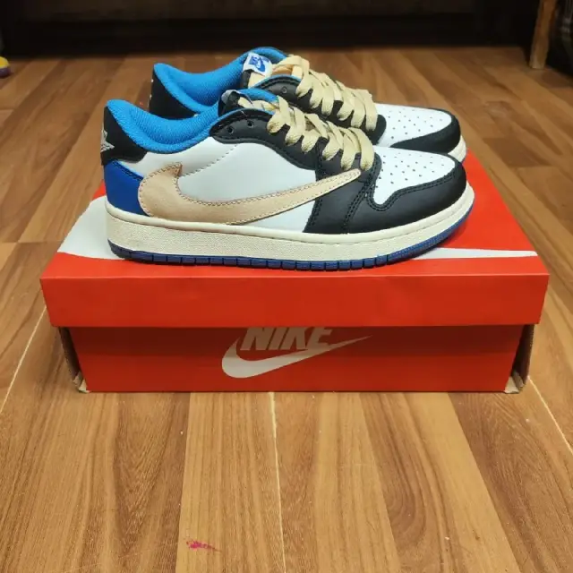 Реплика кроссовок Air Jordan 1 Retro Low Travis Scott Fragment — Tbilisi — 150 ₾