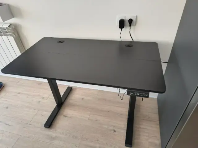 Стол с регулировкой высоты — Батуми — 490 ₾