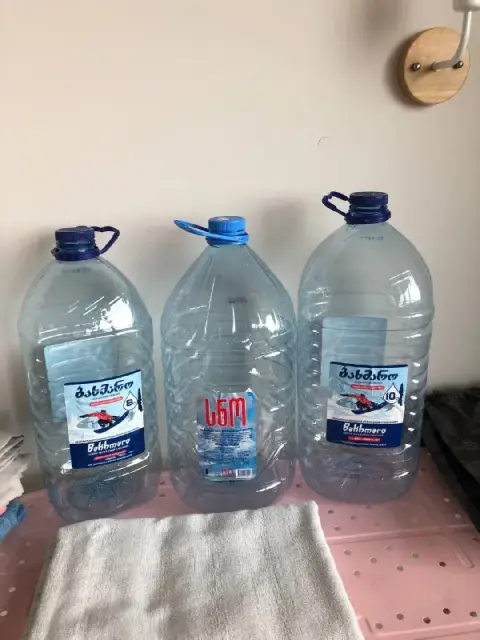 Бутыли из-под воды — Батуми