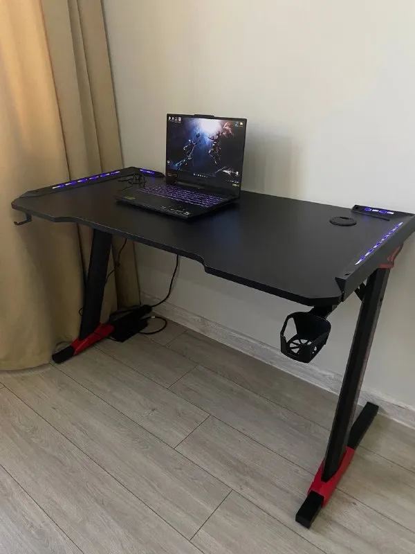 Геймерский стол с RGB-подсветкой