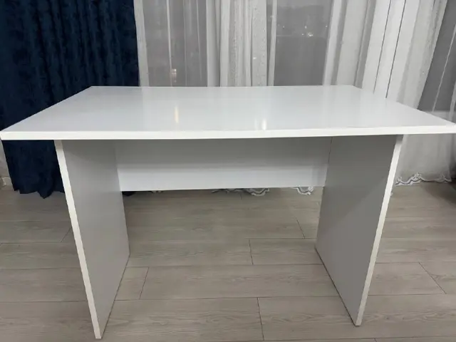 Компьютерный стол — Батуми — 50 ₾
