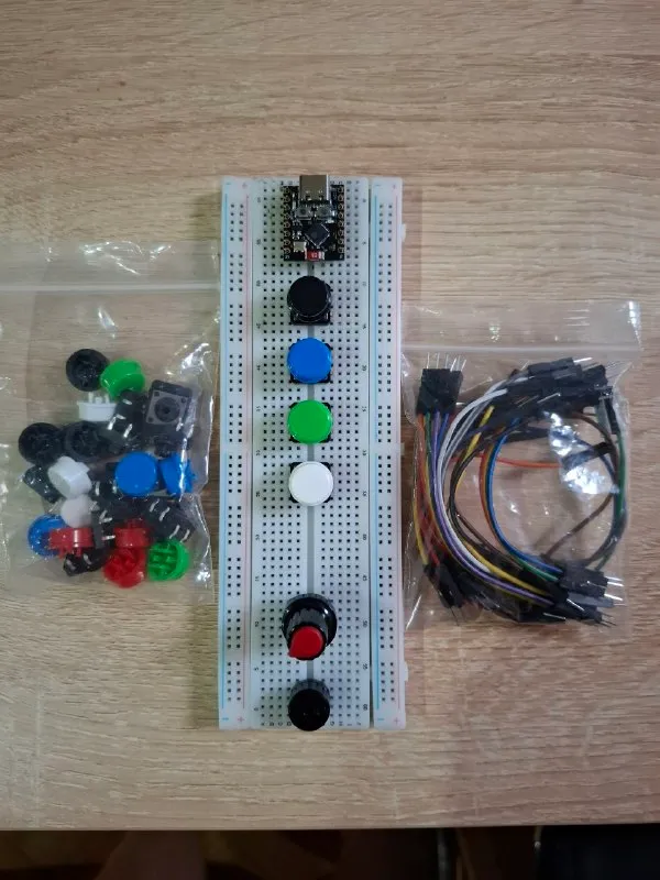 Esp32 C3 с макетной платой, контактами, кнопками, зумером и потенциометром
