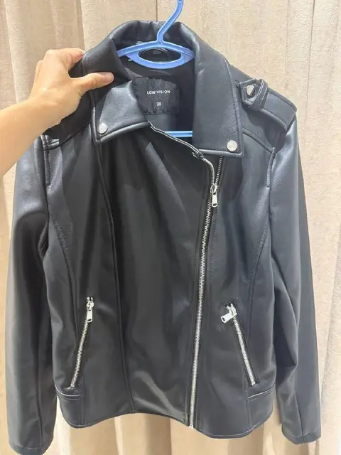 Курточка — Батуми — 70 ₾