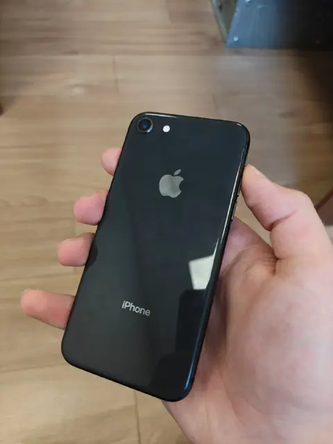 IPHONE 8 BLACK — Тбилиси — 200 ₾