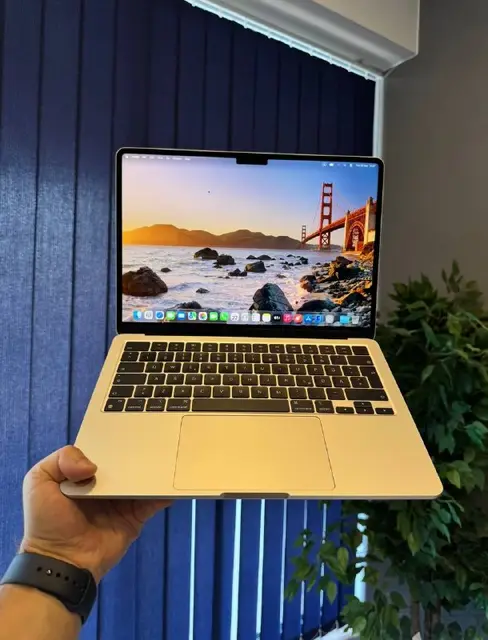 MacBook Air M3 Starlight — Тбилиси — 2 200 ₾