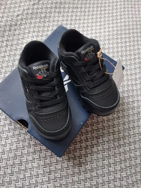Детские кроссовки Reebok Classic Leather — Батуми — 100 ₾
