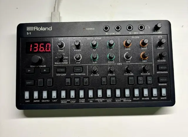 Компактный синтезатор Roland S-1 — Тбилиси — 500 ₾