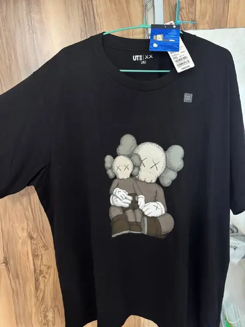 Футболка Uniqlo x Kaws коллаборация — Батуми — 100 ₾