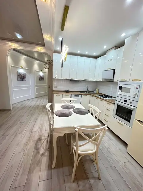 Просторная квартира в Батуми — Батуми — 1 200 $