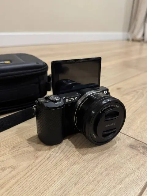 Компактный беззеркальный фотоаппарат Sony a5000 — Батуми — 600 ₾