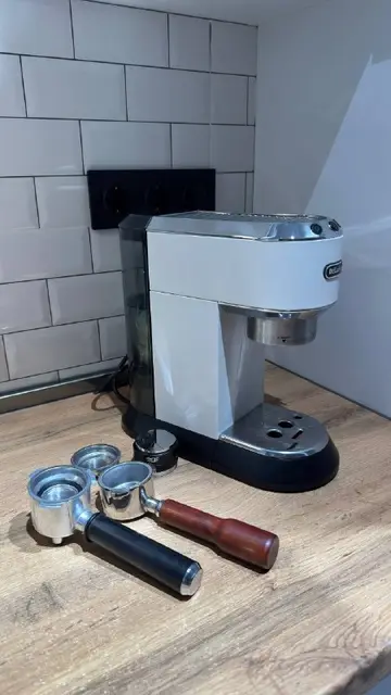 Кофемашину рожковую DeLonghi Dedica EC685 — Тбилиси — 450 ₾