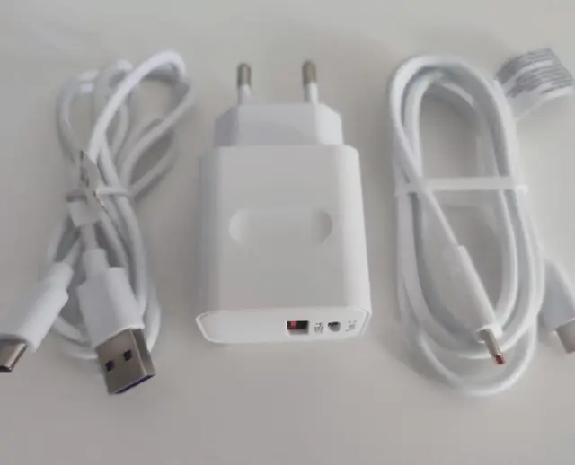Новое зарядное устройство 40W с кабелями — Батуми — 50 ₾