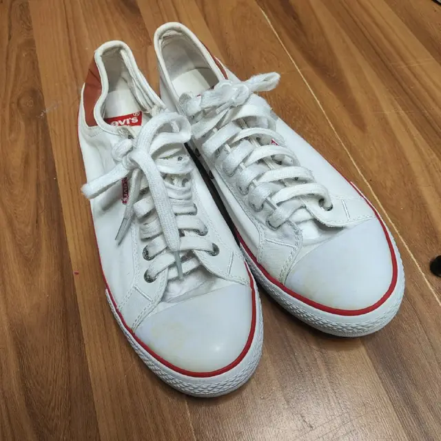 Кеды Levi’s Canvas Low-Top — Тбилиси — 30 ₾