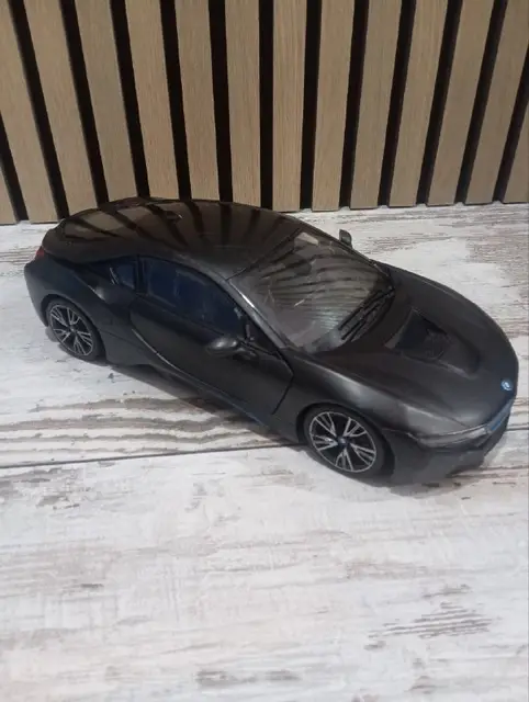 Машинка на пульте управления с аккумулятором (BMW I8) — Батуми — 30 ₾