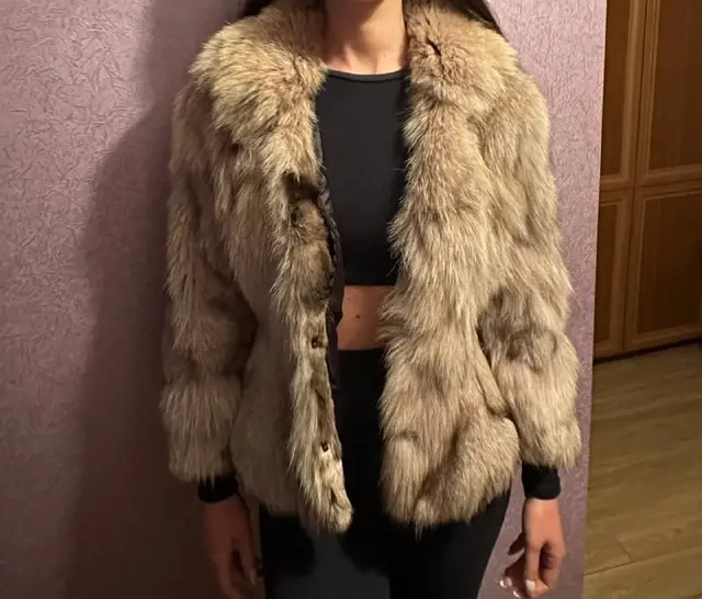 Шубка из лисы — Тбилиси