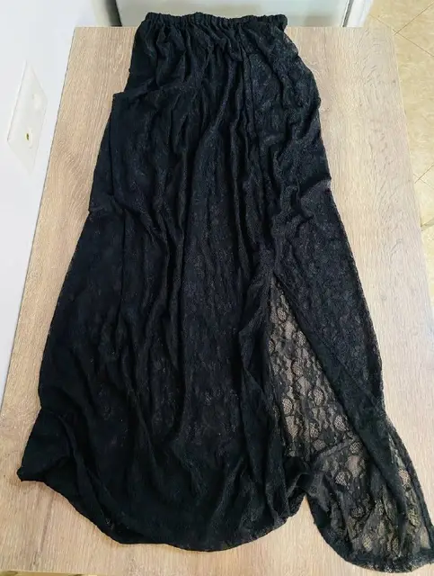 Юбка кружевная с разрезом — Батуми — 25 ₾