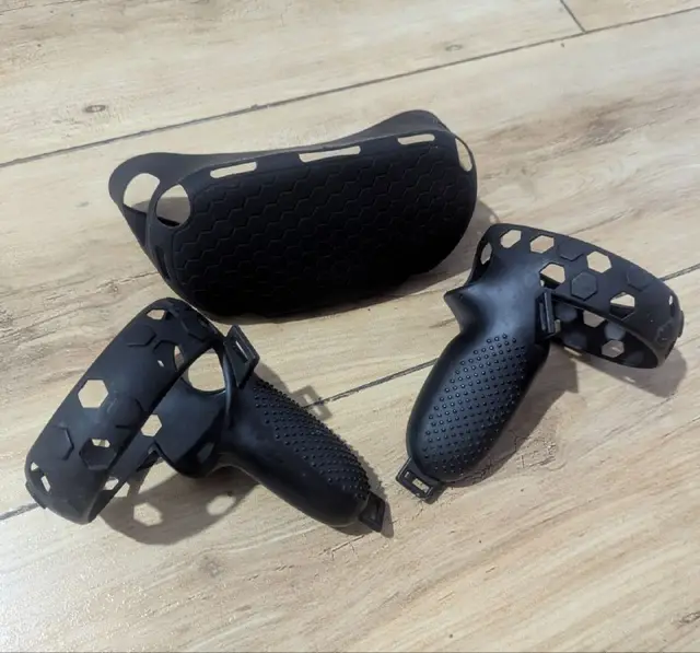 Комплект черных силиконовых чехлов для VR-очков Oculus Quest 2 — Батуми — 30 ₾