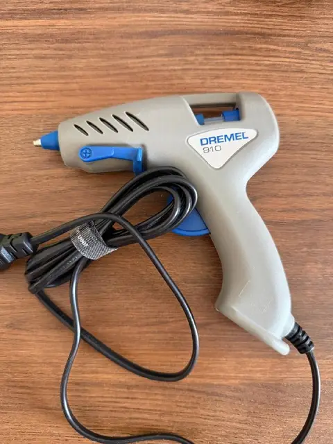 Клеевой пистолет Dremel 910 — Тбилиси — 30 ₾