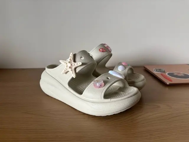 Женские crocs шлепки — Батуми — 80 ₾