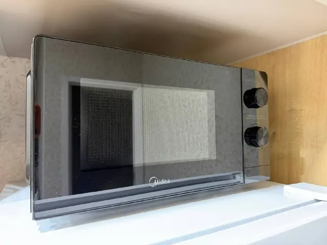 Микроволновая печь Midea — Батуми — 270 ₾