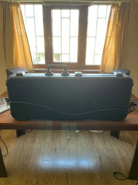 Оригинальный жёсткий кейс Fender — Тбилиси — 250 ₾