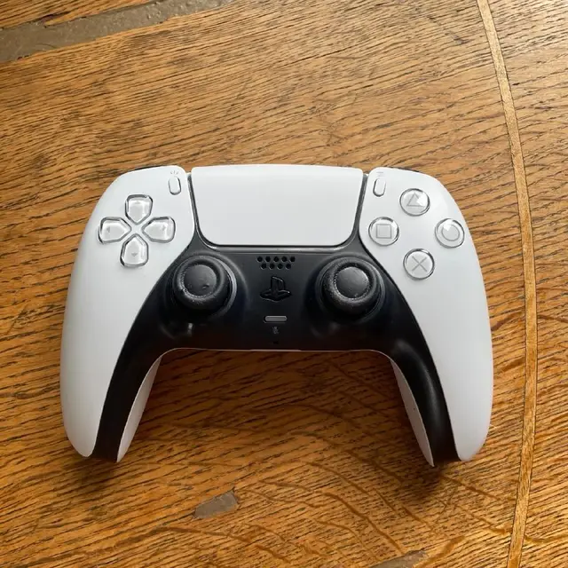 Джойстик dualsense для PlayStation 5 в белом цвете — Тбилиси — 60 ₾