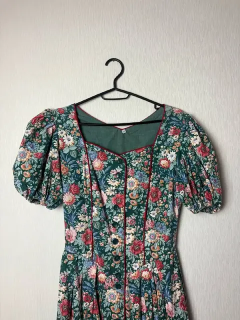 Красивое винтажное платье — Тбилиси — 40 ₾