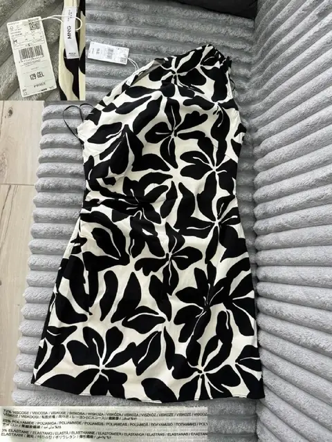 Платье Mango с чёрно-белым цветочным принтом — Батуми — 70 ₾