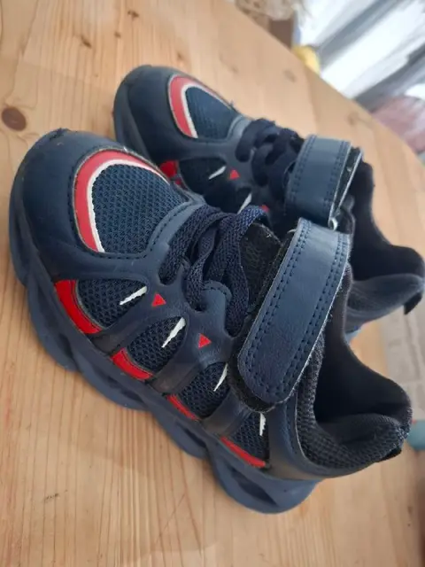 Кроссовки — Батуми — 25 ₾
