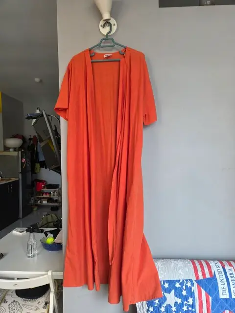 Оранжевый халат Waikiki — Батуми — 30 ₾