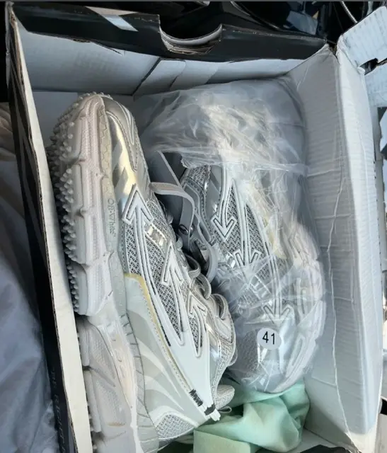 OFF-WHITE be right back — Батуми — 150 ₾