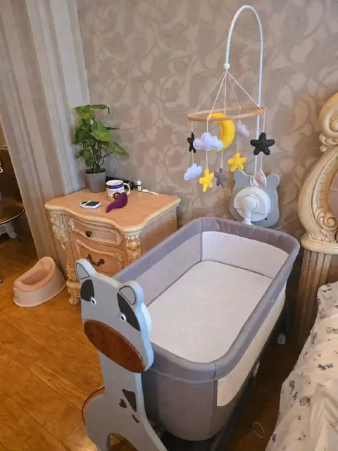 Кроватка для малыша с укачивающим механизмом и мобиль — Батуми — 200 ₾