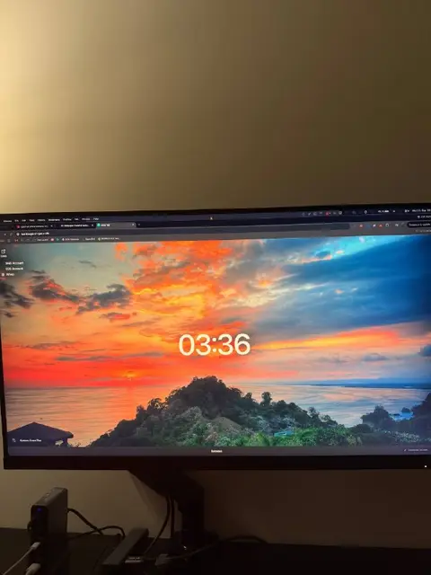 Gigabyte GS32Q, Philips 275V8LA, стол JYSK SVANEKE — Батуми — 700 ₾