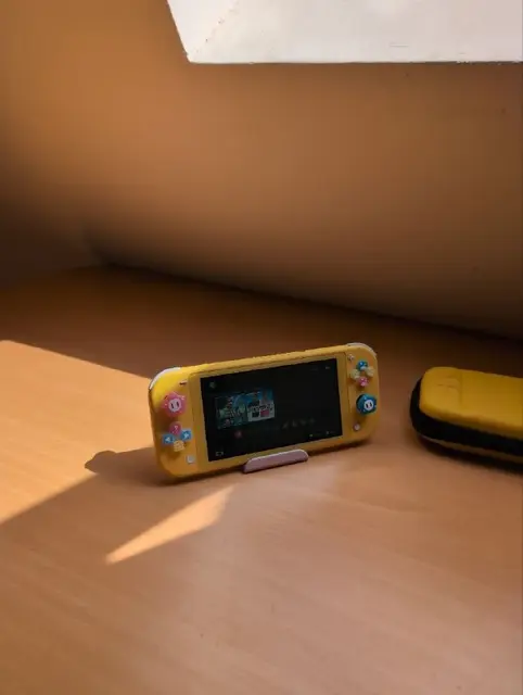 Nintendo Switch Lite Желтая — Belgrade — 129 €
