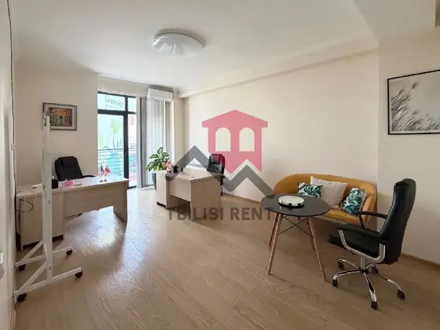 Светлое и просторное коммерческое помещение — Тбилиси — 1 800 $